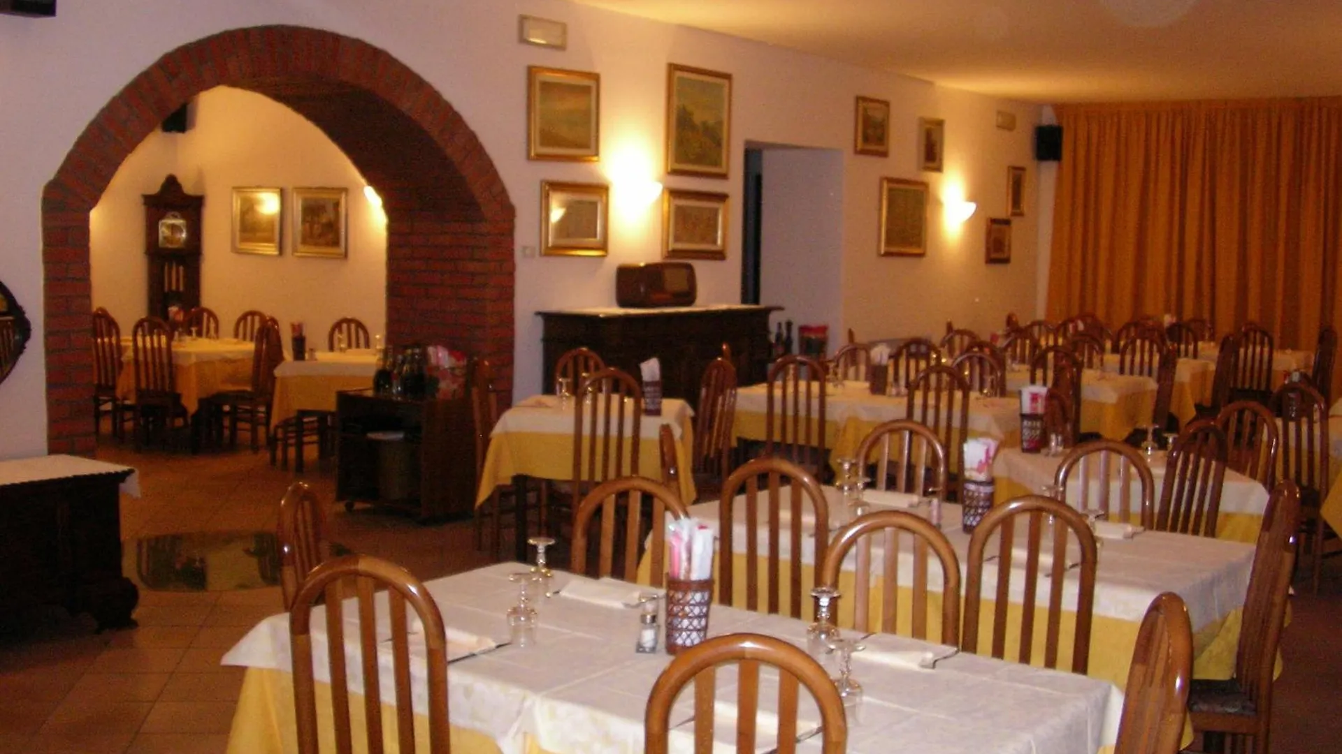 Hotel La Pergola Moniga del Garda 3*,  Italien